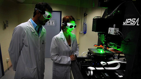 Prime Minister Julia Gillard and ANU School of Engineering Research Officer Mr Chris Samundsett view the School’s laser chemical processing facility for solar cell fabrication