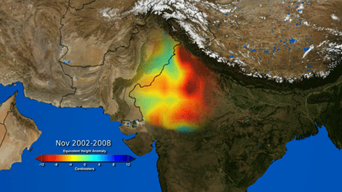 Variations in groundwater storage in northwestern India over 2002-2008, relative to the mean for the period. The deviations from the mean are expressed as the height of an equivalent layer of water, ranging from -12 cm (deep red) to 12 cm (dark blue). Note the overlap of groundwater basins between India and Pakistan.