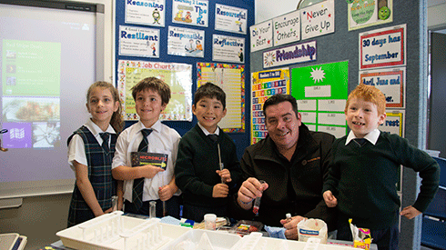 Prof Andy Whiteley runs a DNA extraction exercise for Year 2-3 students from Great Southern Grammar in Albany, WA.